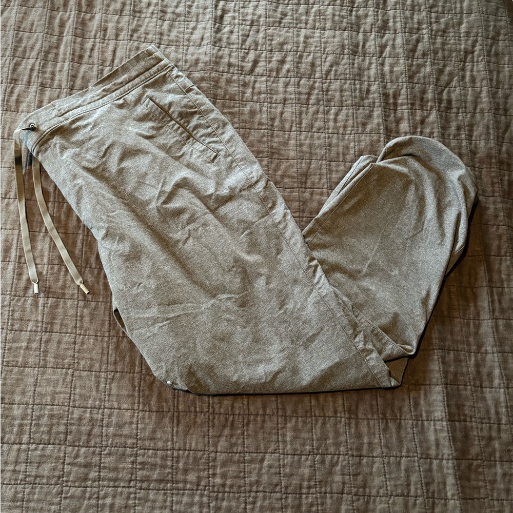 Lululemon Heathered Grey Mens XL Drawstring Elastic Waist‎ 27 Inseam